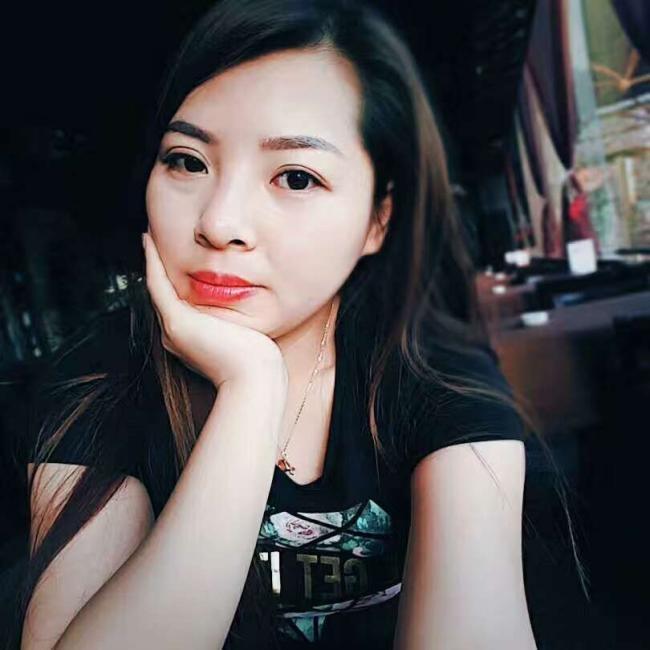 Belle asiatique veut gouter aux hommes européens